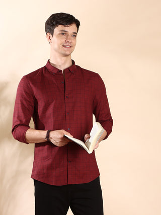 Checkmate Red Semi Casual Shirt shop online at Estilocus. • Full-sleeve check shirt• Cut and sew placket• Regular collar• Double button square cuff.• Single pocket with logo embroidery• Curved hemline• Finest quality sewing• Machine wash care• Suitable to