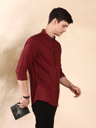 Checkmate Red Semi Casual Shirt shop online at Estilocus. • Full-sleeve check shirt• Cut and sew placket• Regular collar• Double button square cuff.• Single pocket with logo embroidery• Curved hemline• Finest quality sewing• Machine wash care• Suitable to