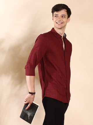 Checkmate Red Semi Casual Shirt shop online at Estilocus. • Full-sleeve check shirt• Cut and sew placket• Regular collar• Double button square cuff.• Single pocket with logo embroidery• Curved hemline• Finest quality sewing• Machine wash care• Suitable to