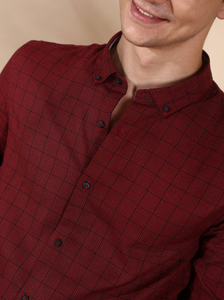 Checkmate Red Semi Casual Shirt shop online at Estilocus. • Full-sleeve check shirt• Cut and sew placket• Regular collar• Double button square cuff.• Single pocket with logo embroidery• Curved hemline• Finest quality sewing• Machine wash care• Suitable to