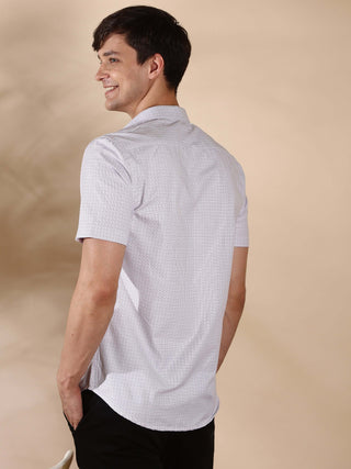 White purple mini check casual half sleeve shirt shop online at Estilocus. • Half-sleeve check shirt• Cut and sew placket• Regular collar• Single pocket with logo embroidery• Curved hemline• Finest quality sewing• Machine wash care• Suitable to wear with