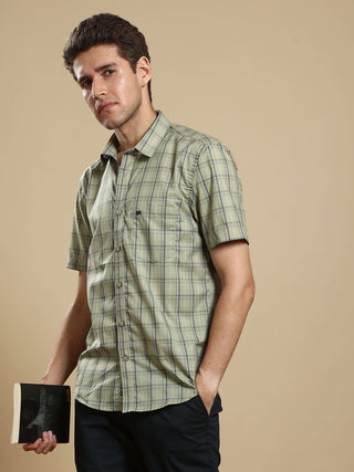 Light green casual check half sleeves shirt shop online at Estilocus. • Half-sleeve check shirt• Cut and sew placket• Regular collar• Single pocket with logo embroidery• Curved hemline• Finest quality sewing• Machine wash care• Suitable to wear with all t