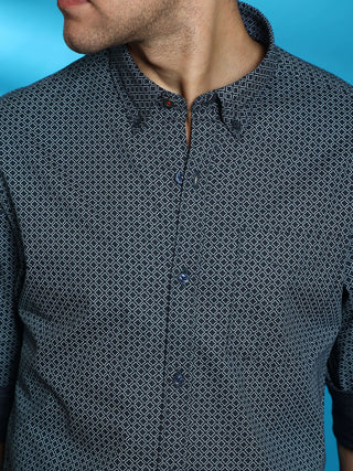 Mystery Blue Casual Printed Full Sleeve Shirt shop online at Estilocus. • Full-sleeve printed shirt• Cut and sew placket• Regular collar• Double button square cuff.• Single pocket with logo embroidery• Curved hemline• Finest quality sewing• Machine wash c