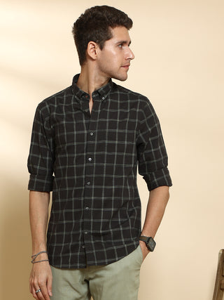 Dark Green Casual Full Sleeve Check Shirt shop online at Estilocus. • Full-sleeve check shirt• Cut and sew placket• Regular collar• Double button square cuff.• Single pocket with logo embroidery• Curved hemline• Finest quality sewing• Machine wash care• S