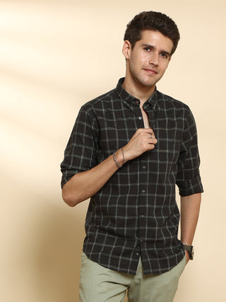 Dark Green Casual Full Sleeve Check Shirt shop online at Estilocus. • Full-sleeve check shirt• Cut and sew placket• Regular collar• Double button square cuff.• Single pocket with logo embroidery• Curved hemline• Finest quality sewing• Machine wash care• S