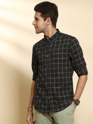 Dark Green Casual Full Sleeve Check Shirt shop online at Estilocus. • Full-sleeve check shirt• Cut and sew placket• Regular collar• Double button square cuff.• Single pocket with logo embroidery• Curved hemline• Finest quality sewing• Machine wash care• S