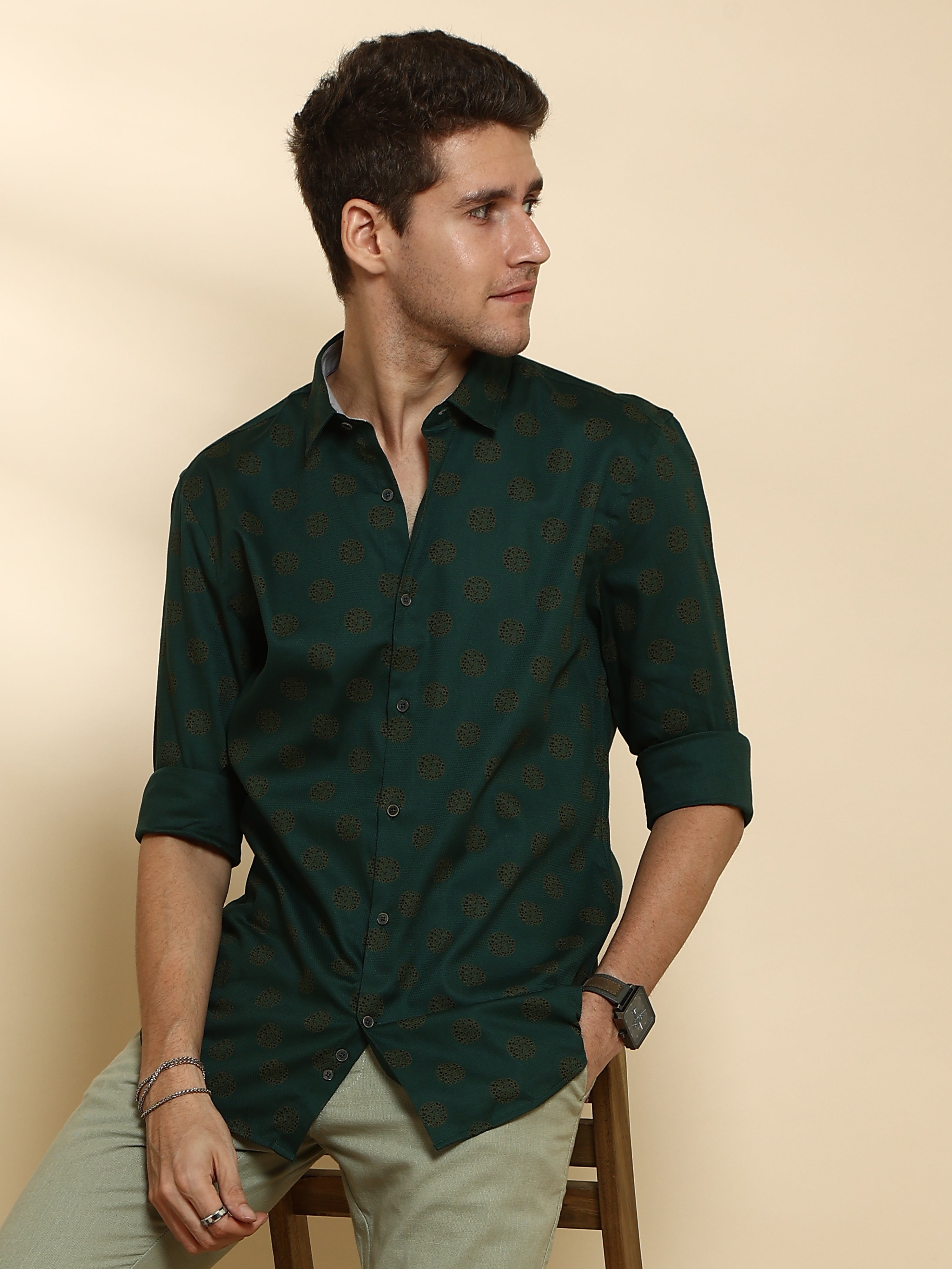 Dobby Dream Green Semi Casual Shirt shop online at Estilocus. • Full-sleeve jacquard shirt• Cut and sew placket• Regular collar• Double button square cuff.• Single pocket with logo embroidery• Curved hemline• Finest quality sewing• Machine wash care• Suit