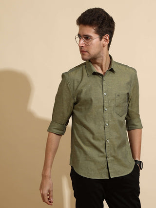 RC Green DOT SD casual full sleeve shirt shop online at Estilocus. • Full-sleeve solid shirt• Cut and sew placket• Regular collar• Double button square cuff.• Single pocket with logo embroidery• Curved hemline• Finest quality sewing• Machine wash care• Su