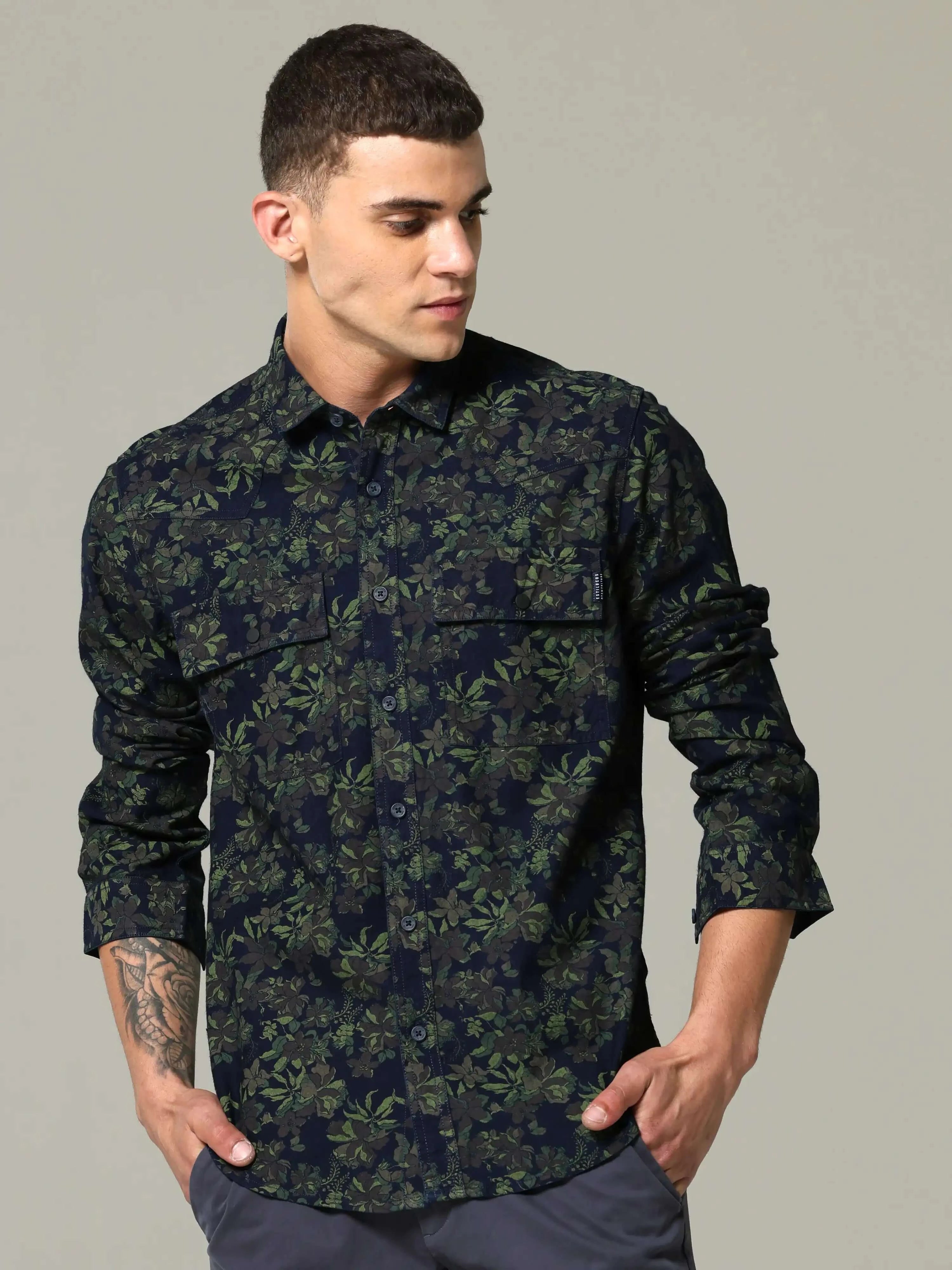 Indigo navy floral printed full sleeve casual shirt shop online at Estilocus. • 100% PREMIUM INDIGO COTTON • Full-sleeve solid shirt• Cut and sew placket• Regular collar• Double button square cuff.• Single pocket with logo embroidery• Curved hemline• Fine