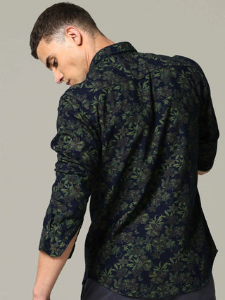 Indigo navy floral printed full sleeve casual shirt shop online at Estilocus. • 100% PREMIUM INDIGO COTTON • Full-sleeve solid shirt• Cut and sew placket• Regular collar• Double button square cuff.• Single pocket with logo embroidery• Curved hemline• Fine