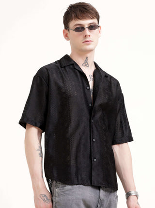 Texturiche quad black crochet oversized shirt - Men's Casual Wear shop online at Estilocus. Embrace summer with Texturiche's quad black crochet oversized shirt - perfect for a laid-back, stylish Hawaiian day. Light & airy, it's summer's must-have!