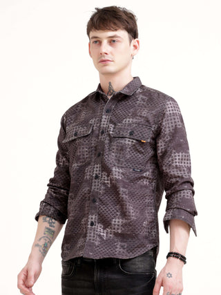 Geometric abstract brown Overshirt - Men's Casual Wear shop online at Estilocus. Elevate your style with the Geometric Brown Overshirt. Perfect for any casual occasion, its abstract design and regular fit offer modern comfort.