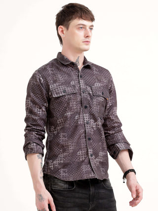 Geometric abstract brown Overshirt - Men's Casual Wear shop online at Estilocus. Elevate your style with the Geometric Brown Overshirt. Perfect for any casual occasion, its abstract design and regular fit offer modern comfort.