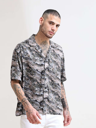 The Attico Oversized Shirt shop online at Estilocus. Our Attico Oversized Shirt is perfect for those sunny days. The relaxed fit and lightweight fabric make it comfortable to wear all day. Its classic style is perfect for those summer streetwear looks. PR