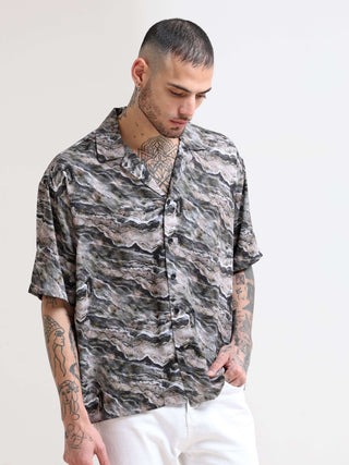 The Attico Oversized Shirt shop online at Estilocus. Our Attico Oversized Shirt is perfect for those sunny days. The relaxed fit and lightweight fabric make it comfortable to wear all day. Its classic style is perfect for those summer streetwear looks. PR