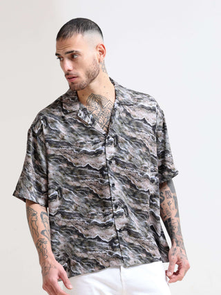 The Attico Oversized Shirt shop online at Estilocus. Our Attico Oversized Shirt is perfect for those sunny days. The relaxed fit and lightweight fabric make it comfortable to wear all day. Its classic style is perfect for those summer streetwear looks. PR