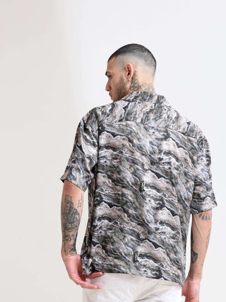 The Attico Oversized Shirt shop online at Estilocus. Our Attico Oversized Shirt is perfect for those sunny days. The relaxed fit and lightweight fabric make it comfortable to wear all day. Its classic style is perfect for those summer streetwear looks. PR