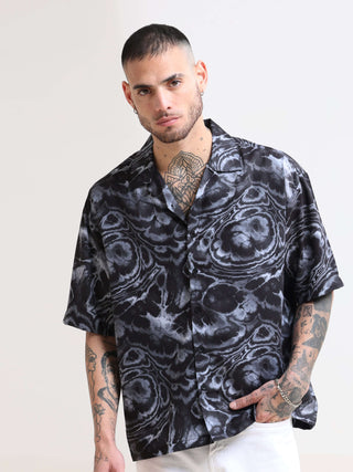 Hawaiian Wave Oversized Shirt shop online at Estilocus. Our Hawaiian Wave Oversized Shirt is perfect for those Hawaiian days. The relaxed fit and lightweight fabric make it comfortable to wear all day. Its classic style is perfect for those summer streetw