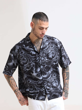 Hawaiian Wave Oversized Shirt shop online at Estilocus. Our Hawaiian Wave Oversized Shirt is perfect for those Hawaiian days. The relaxed fit and lightweight fabric make it comfortable to wear all day. Its classic style is perfect for those summer streetw