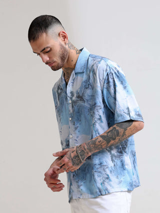 Blue Camp Oversized Shirt shop online at Estilocus. Our Blue Camp Oversized Shirt is perfect for those Hawaiian days. The relaxed fit and lightweight fabric make it comfortable to wear all day. Its classic style is perfect for those summer streetwear look