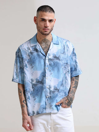 Blue Camp Oversized Shirt shop online at Estilocus. Our Blue Camp Oversized Shirt is perfect for those Hawaiian days. The relaxed fit and lightweight fabric make it comfortable to wear all day. Its classic style is perfect for those summer streetwear look