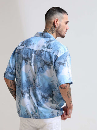 Blue Camp Oversized Shirt shop online at Estilocus. Our Blue Camp Oversized Shirt is perfect for those Hawaiian days. The relaxed fit and lightweight fabric make it comfortable to wear all day. Its classic style is perfect for those summer streetwear look