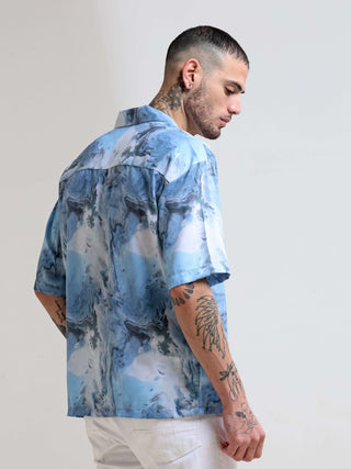 Blue Camp Oversized Shirt shop online at Estilocus. Our Blue Camp Oversized Shirt is perfect for those Hawaiian days. The relaxed fit and lightweight fabric make it comfortable to wear all day. Its classic style is perfect for those summer streetwear look