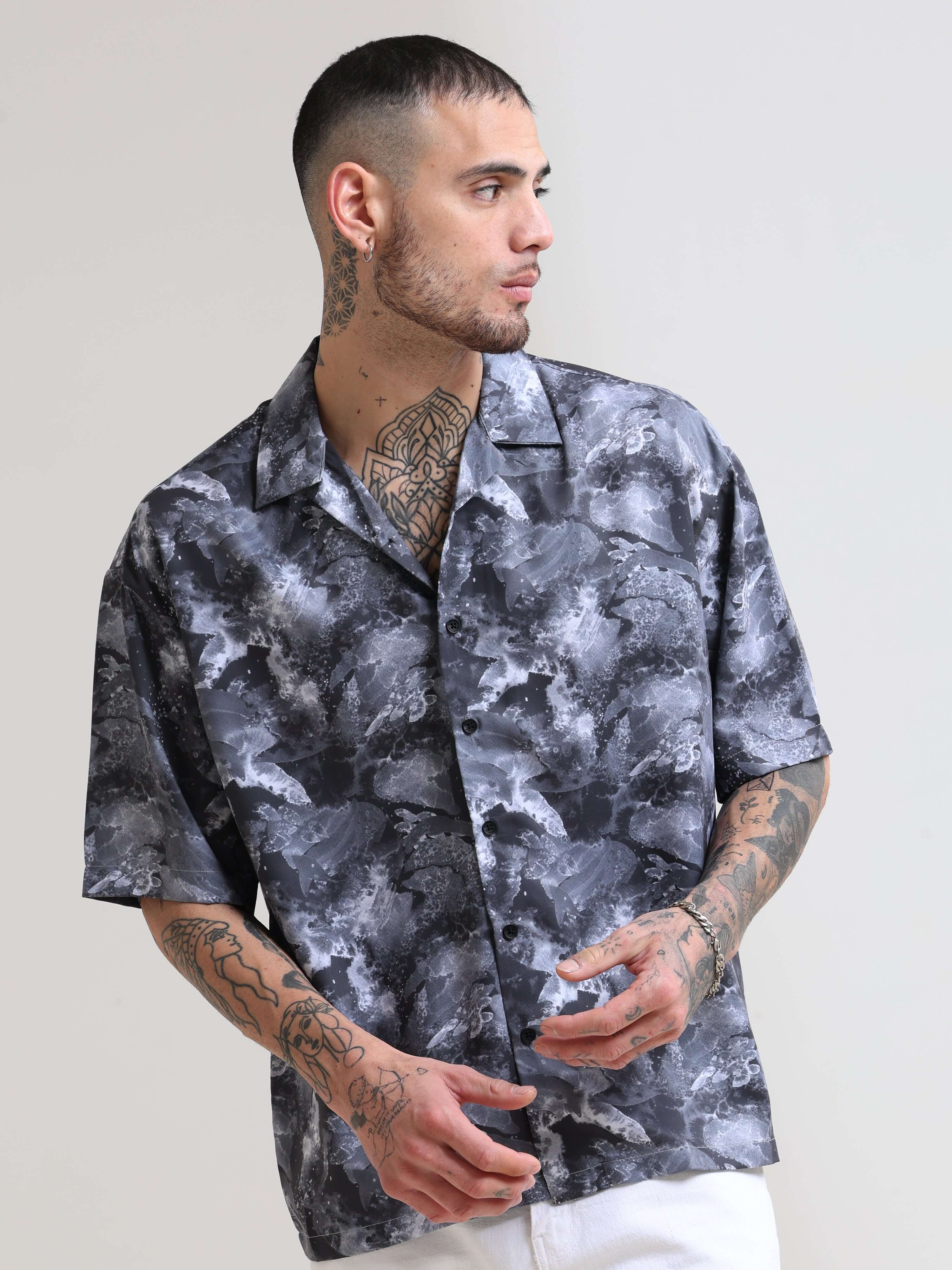 Moonlit Melody Oversized Shirt shop online at Estilocus. Our Moonlit Melody Oversized Shirt is perfect for those Hawaiian days. The relaxed fit and lightweight fabric make it comfortable to wear all day. Its classic style is perfect for those summer stree