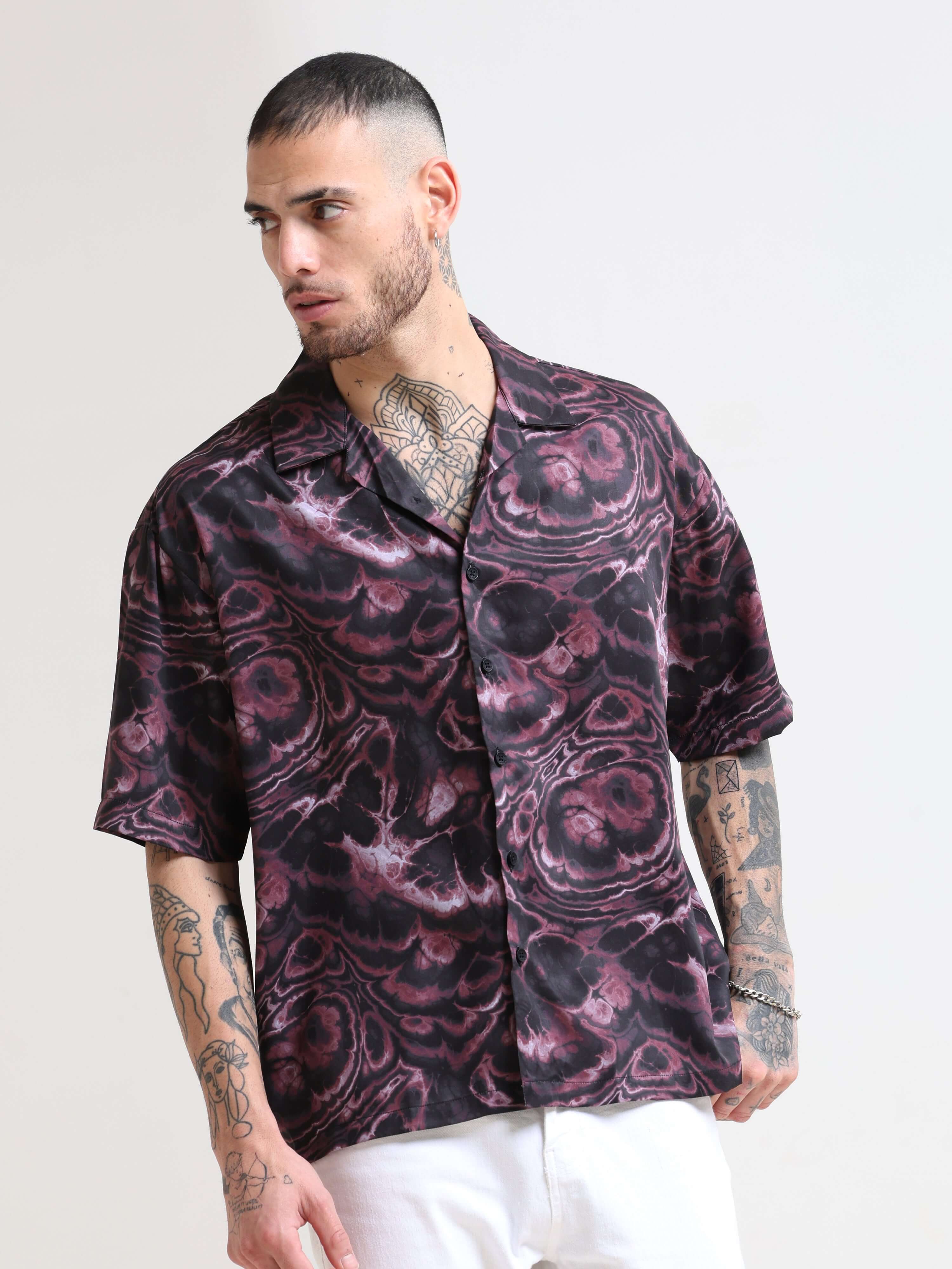 Ablaze Turbid Oversized Shirt shop online at Estilocus. Our Ablaze Turbid Oversized Shirt is perfect for those Hawaiian days. The relaxed fit and lightweight fabric make it comfortable to wear all day. Its classic style is perfect for those summer streetw