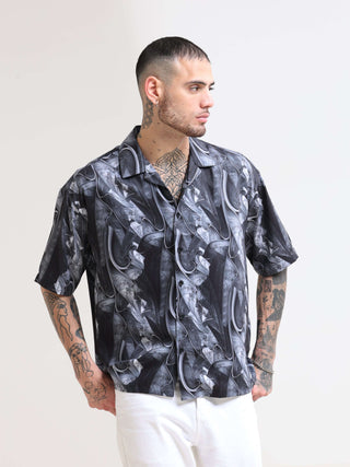 Baroquen Grey Oversized Shirt shop online at Estilocus. Our Baroquen Grey Oversized Shirt is perfect for those Hawaiian days. The relaxed fit and lightweight fabric make it comfortable to wear all day. Its classic style is perfect for those summer streetw