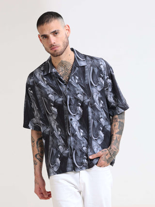 Baroquen Grey Oversized Shirt shop online at Estilocus. Our Baroquen Grey Oversized Shirt is perfect for those Hawaiian days. The relaxed fit and lightweight fabric make it comfortable to wear all day. Its classic style is perfect for those summer streetw