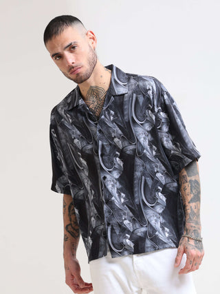 Baroquen Grey Oversized Shirt shop online at Estilocus. Our Baroquen Grey Oversized Shirt is perfect for those Hawaiian days. The relaxed fit and lightweight fabric make it comfortable to wear all day. Its classic style is perfect for those summer streetw