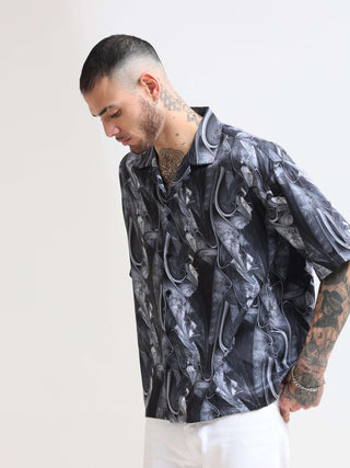 Baroquen Grey Oversized Shirt shop online at Estilocus. Our Baroquen Grey Oversized Shirt is perfect for those Hawaiian days. The relaxed fit and lightweight fabric make it comfortable to wear all day. Its classic style is perfect for those summer streetw