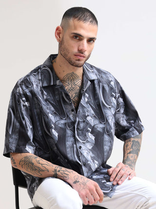 Baroquen Grey Oversized Shirt shop online at Estilocus. Our Baroquen Grey Oversized Shirt is perfect for those Hawaiian days. The relaxed fit and lightweight fabric make it comfortable to wear all day. Its classic style is perfect for those summer streetw