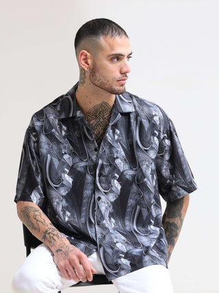 Baroquen Grey Oversized Shirt shop online at Estilocus. Our Baroquen Grey Oversized Shirt is perfect for those Hawaiian days. The relaxed fit and lightweight fabric make it comfortable to wear all day. Its classic style is perfect for those summer streetw