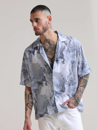 Marble Grey Oversized Shirt shop online at Estilocus. Our Marble Grey Oversized Shirt is perfect for those Hawaiian days. The relaxed fit and lightweight fabric make it comfortable to wear all day. Its classic style is perfect for those summer streetwear