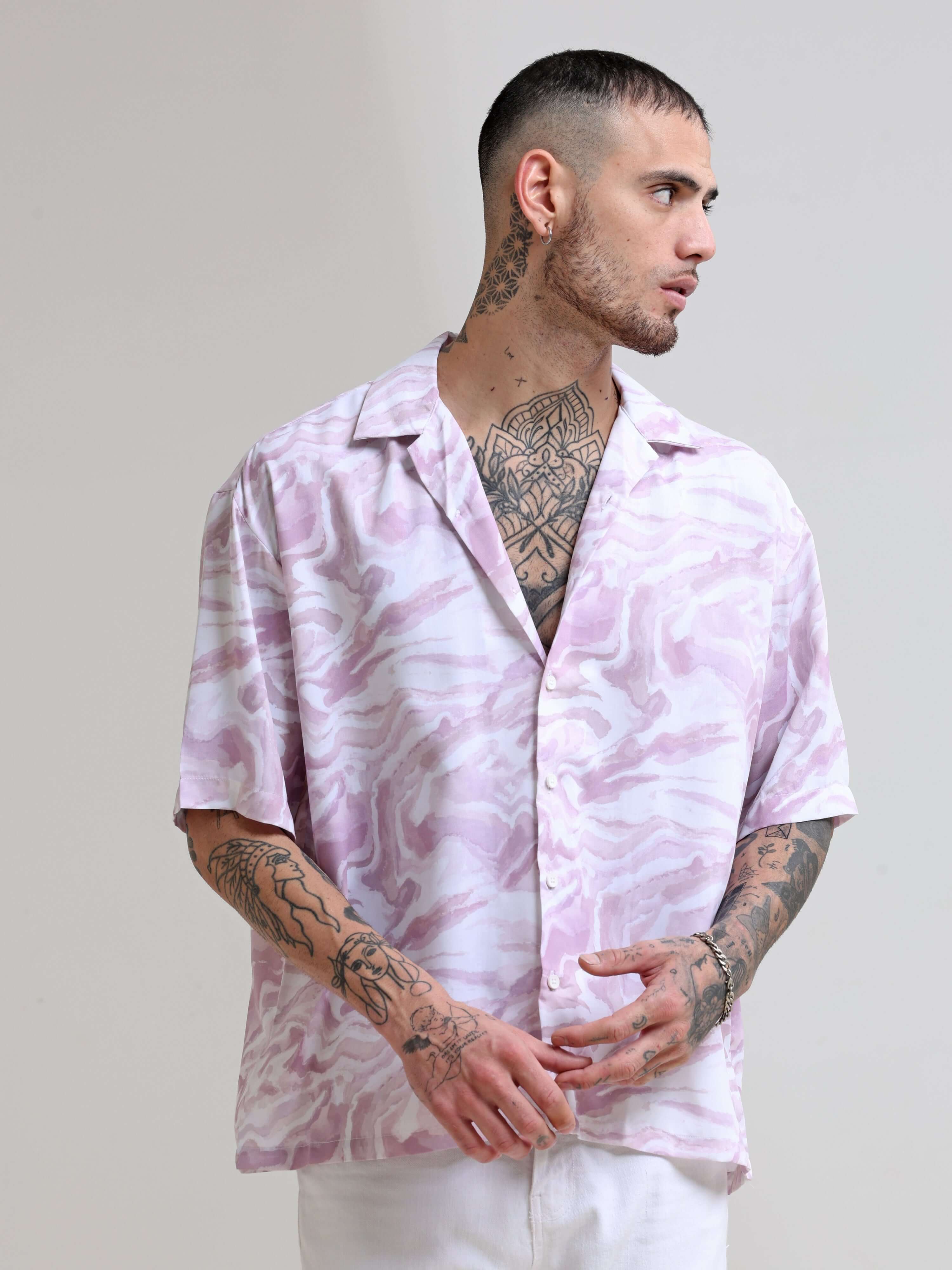 Watercolor Marble Oversized Shirt shop online at Estilocus. Our Watercolor Marble Oversized Shirt is perfect for those Hawaiian days. The relaxed fit and lightweight fabric make it comfortable to wear all day. Its classic style is perfect for those summer