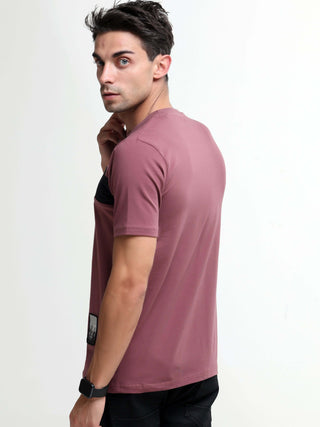 Blitz clay pink light weight tshirt shop online at Estilocus. This relax-fit Cut and Sew T-shirt is comfortable and the perfect essential all year round. Pair it with white jeans and sneakers and layer it up with a denim jacket for a casual and put-togeth