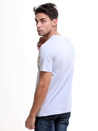 Blitz clear blue light weight tshirt shop online at Estilocus. This relax-fit Cut and Sew T-shirt is comfortable and the perfect essential all year round. Pair it with white jeans and sneakers and layer it up with a denim jacket for a casual and put-toget