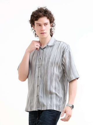 Mens Oversized Tonal Gray Shirt - Summer Essential shop online at Estilocus. Embrace summer with our Tonal gray oversized shirt. Perfect for a relaxed fit & classic streetwear style. Shop new menswear arrivals now!