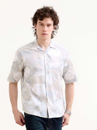 Men's Tropical Print Shirt - Summer Casual | Mirajo shop online at Estilocus. Embrace summer with Mirajo's oversized tropical shirt. Ideal for a relaxed, casual look - new arrival, ready for Hawaiian days & street style.