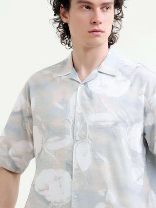 Men's Tropical Print Shirt - Summer Casual | Mirajo shop online at Estilocus. Embrace summer with Mirajo's oversized tropical shirt. Ideal for a relaxed, casual look - new arrival, ready for Hawaiian days & street style.