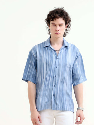 Men's Pastel Blue Oversized Shirt - Summer Casual shop online at Estilocus. Shop new arrivals: Tonal pastel blue shirt for a relaxed summer style. Lightweight, oversized fit for ultimate comfort. Order yours today!