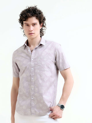 Men's Tropical Palm Tree Shirt - Summer New Arrival shop online at Estilocus. Step into summer with style in our dusky purple palm print shirt - the ultimate in men's casual island flair. Shop the latest tropical trends now!