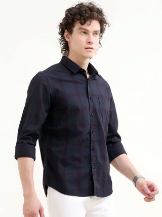 Missy's Navy Classic Plaid Shirt - Men's Summer Essential shop online at Estilocus. Elevate your style with Missy's navy plaid shirt, a must-have for men this summer. Ideal for any occasion, shop the new arrival now!