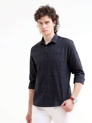 Solan Boxlines Navy Shirt - Summer New Arrival shop online at Estilocus. Step into summer with style in our Solan Boxlines navy check shirt. Perfect for any casual occasion, it's the new wardrobe essential.