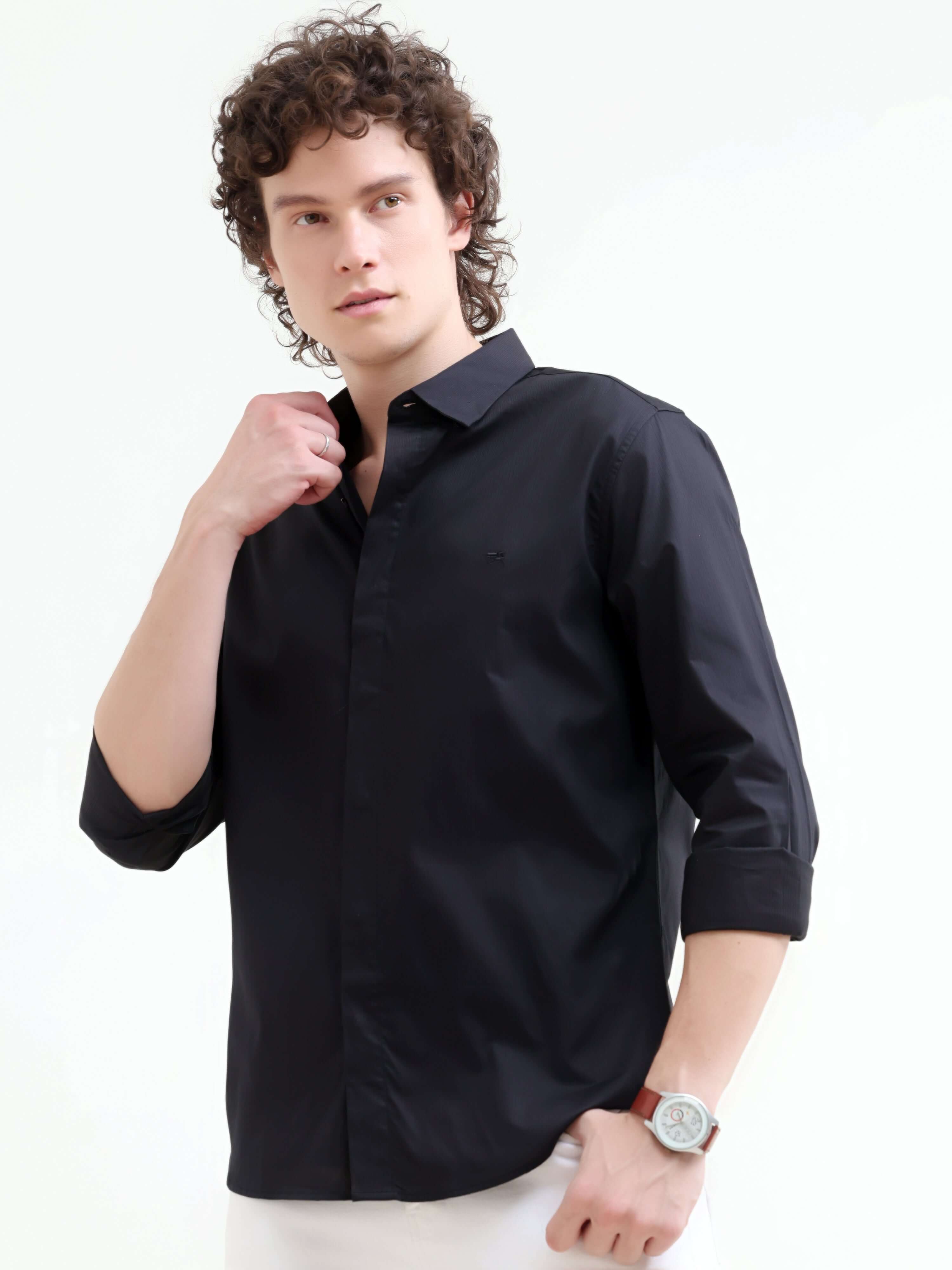 Guild Business Black Shirt - New Men's Summer Essential shop online at Estilocus. Elevate your style with the new Guild black shirt. Perfect blend of elegance & comfort for your summer wardrobe. Shop now!