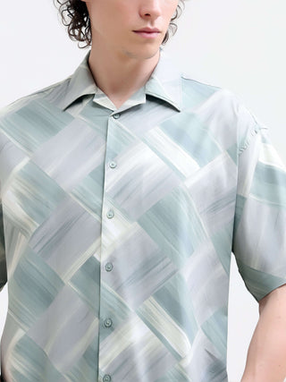 Minos Green Printed Oversized Shirt - Summer Casual shop online at Estilocus. Embrace summer with our Minos oversized shirt for men. Lightweight, breathable rayon fabric for ultimate comfort. Shop new arrivals!