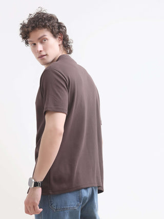 Pinnacle Brown Henley T-Shirt for Men - Shop Now shop online at Estilocus. Discover the comfort of our 100% Cotton Pinnacle Henley T-Shirt. Perfect for summer, it's a new arrival that complements any casual menswear. Shop today!