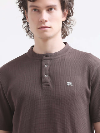 Pinnacle Brown Henley T-Shirt for Men - Shop Now shop online at Estilocus. Discover the comfort of our 100% Cotton Pinnacle Henley T-Shirt. Perfect for summer, it's a new arrival that complements any casual menswear. Shop today!